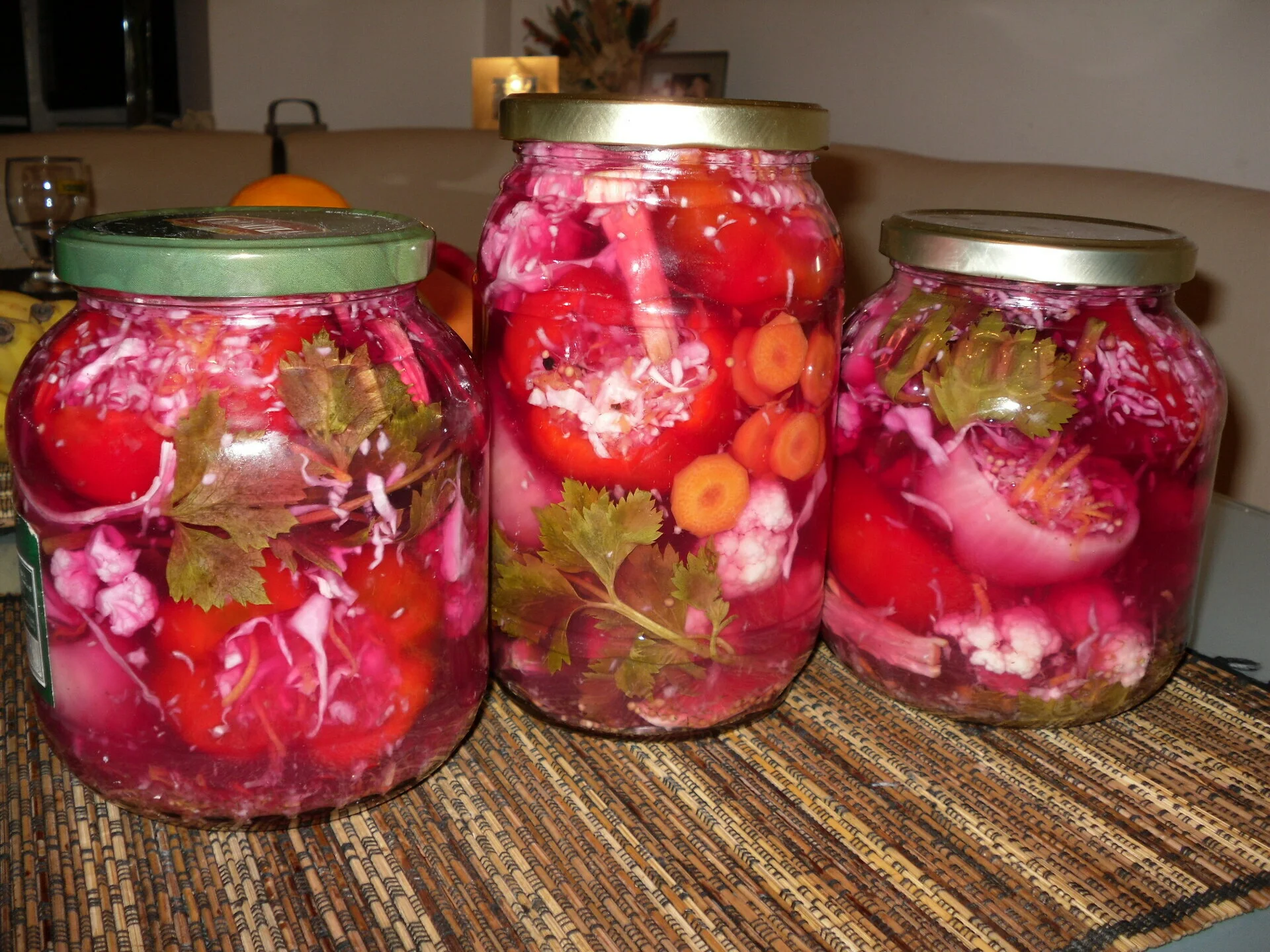 Stuffed bell pepper with cabbage (white + red) and cauliflower