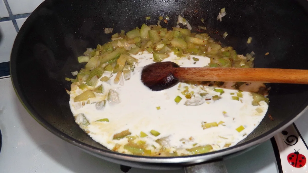 Tagliolini with zucchini and leek