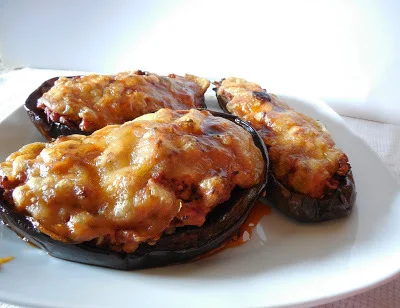 Stuffed eggplants with chicken meat