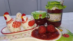 Strawberry jam with cranberries and ginger