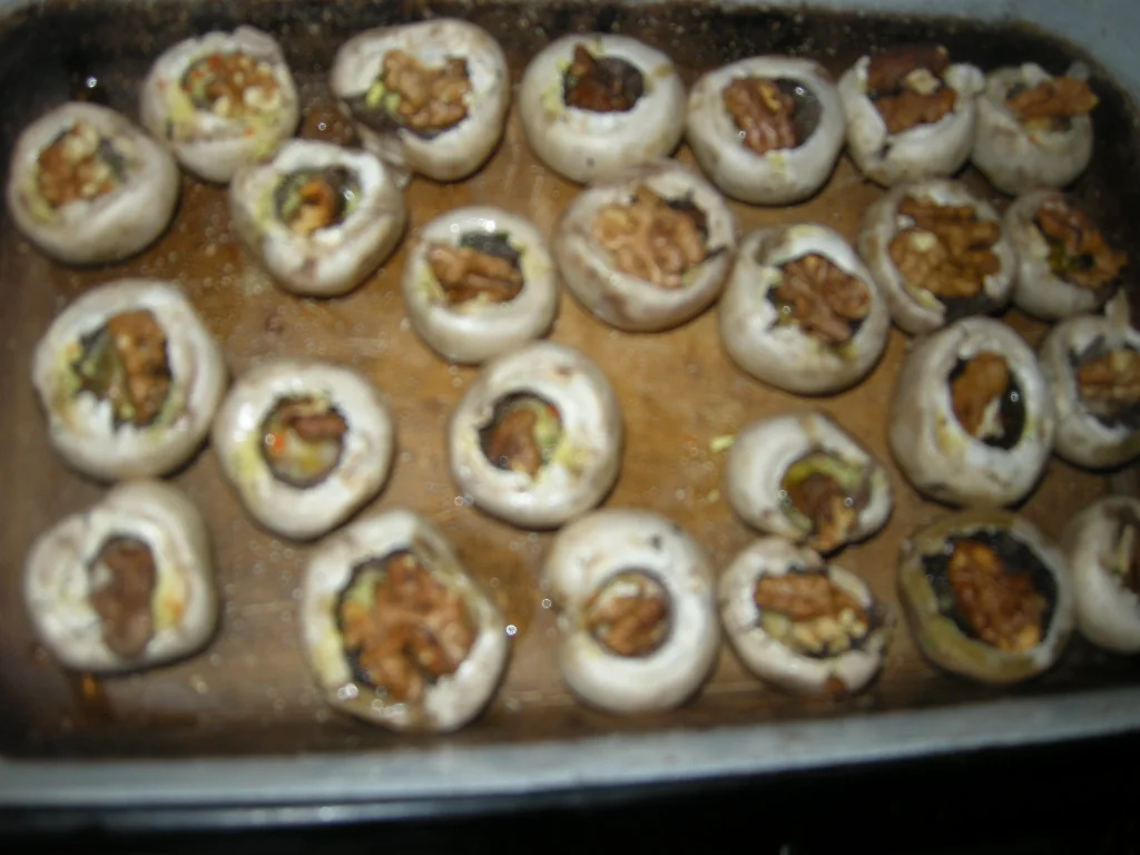 Stuffed mushrooms with nuts