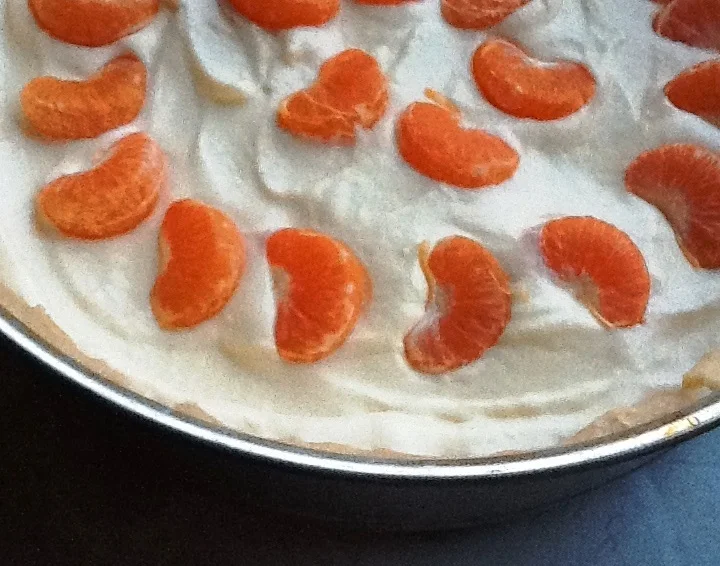 Sweet cheese cake with tangerines