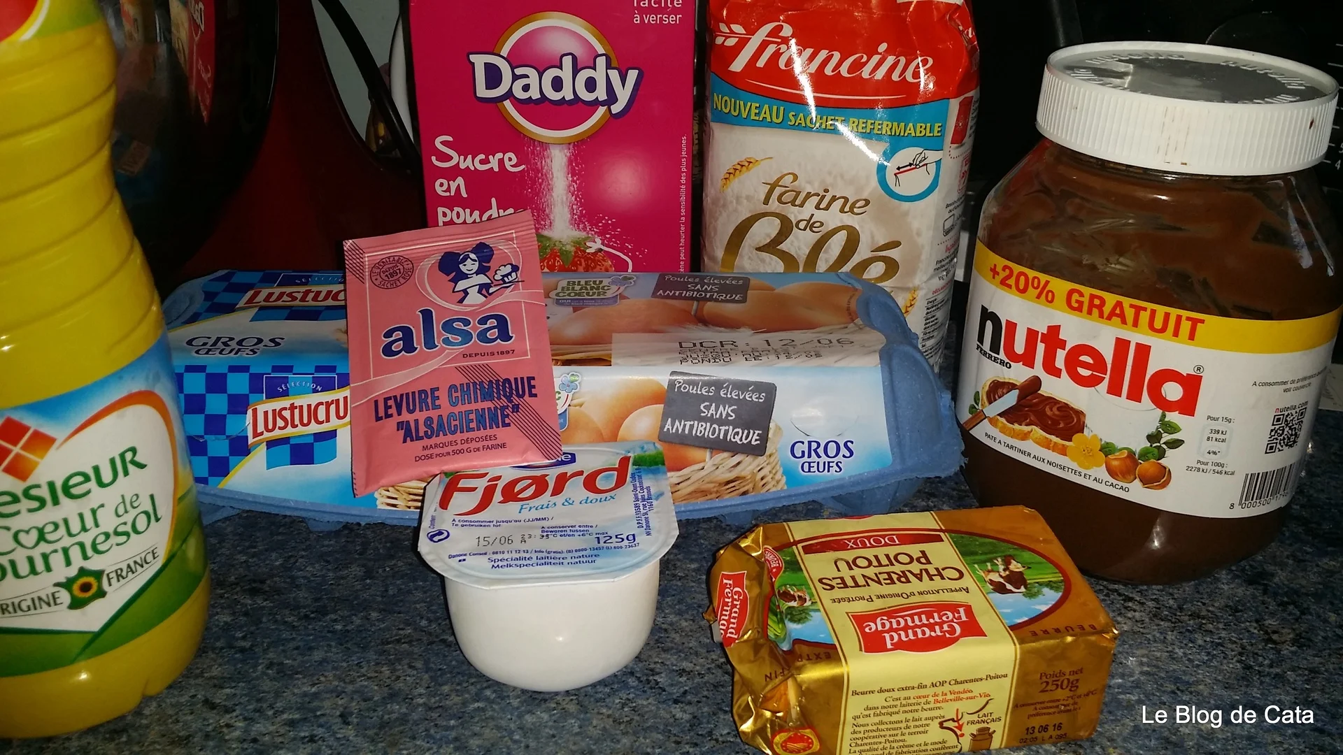 Yogurt cake with a surprise chocolate flower