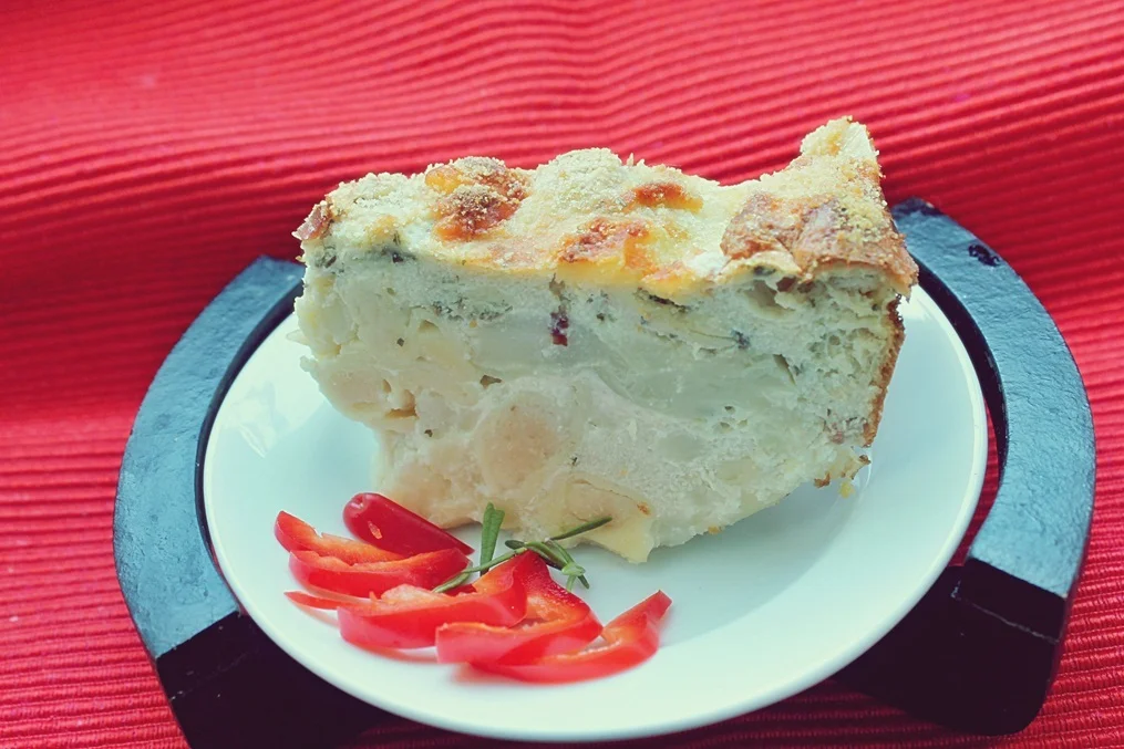 Tortellini with cheese, cauliflower, and bacon