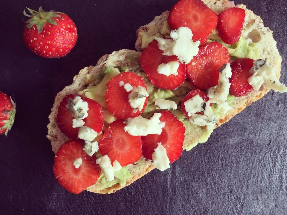 Toast with avocado, strawberries, and blue cheese