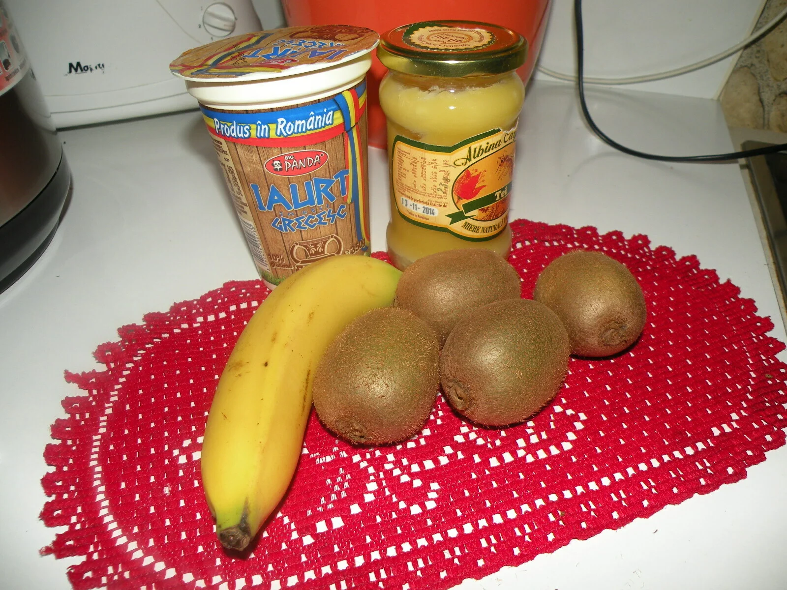 Smoothie with kiwi, bananas, honey, and Greek yogurt