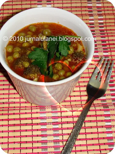 Pea sauté with broccoli and tomato sauce