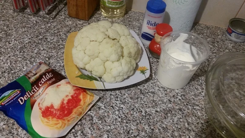 Oven-baked cauliflower gratin