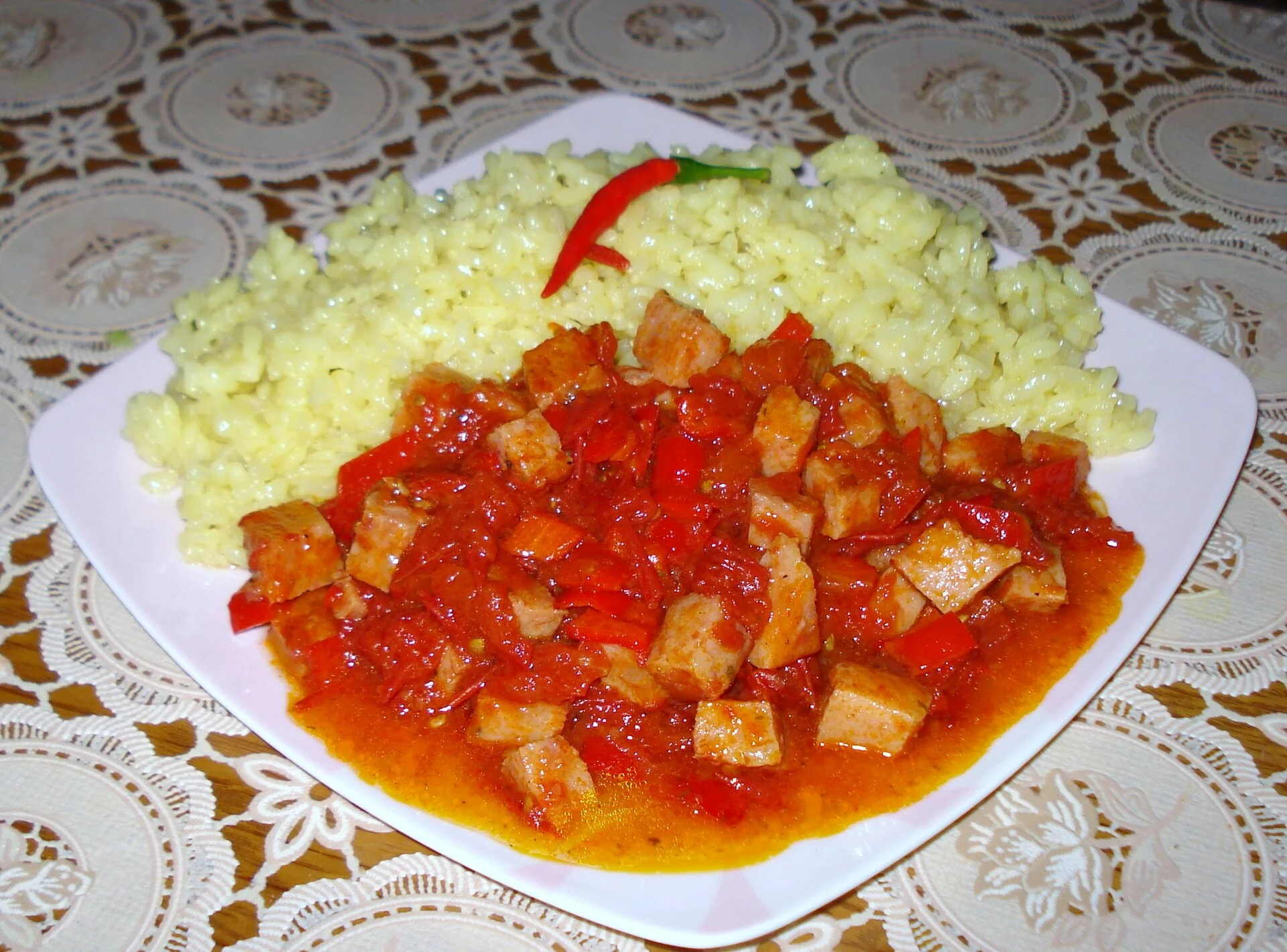 Garlic rice with smoked meat and spicy sauce