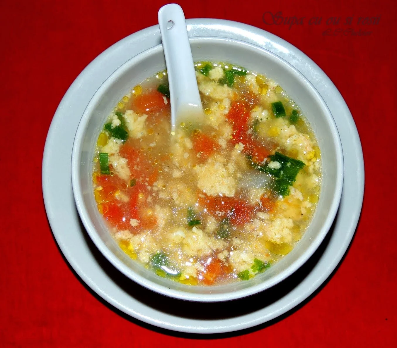 Chinese soup with egg and tomatoes