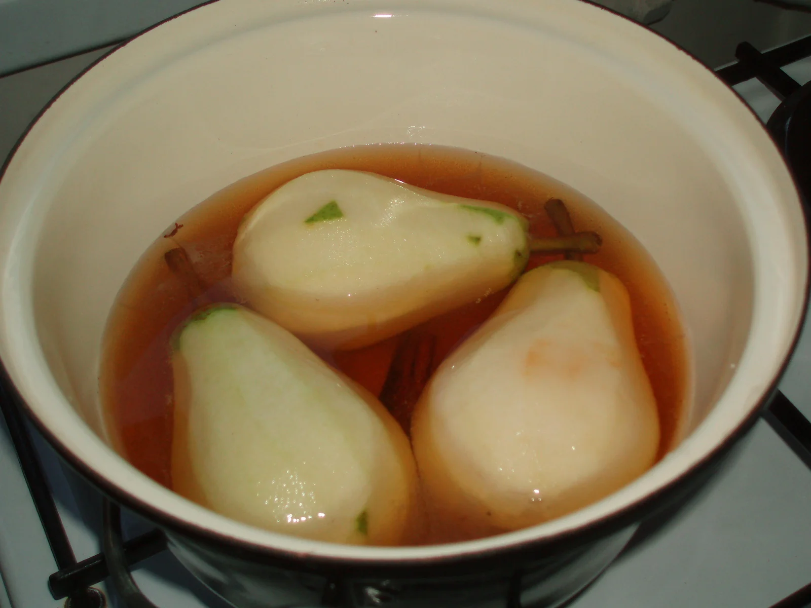 Pears in white wine sauce