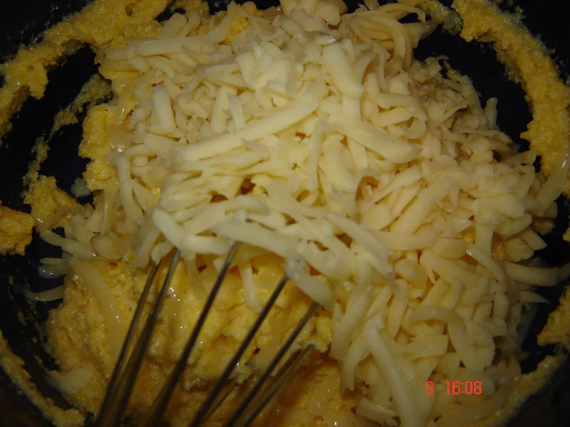 Minced meat in a polenta nest