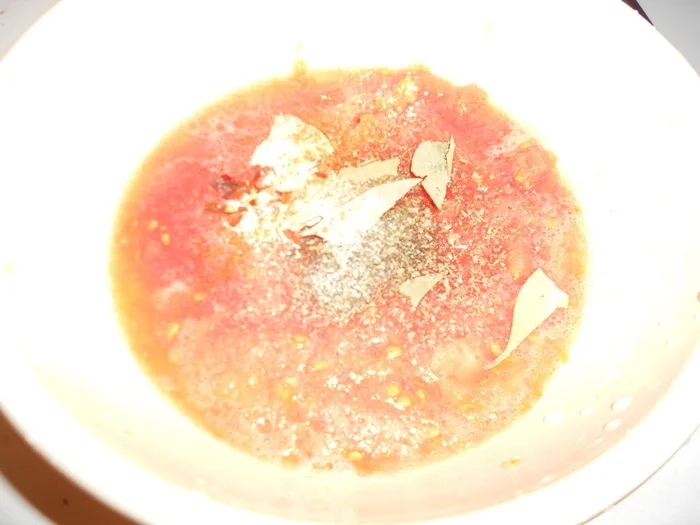 Meat tortellini with tomato and orange sauce