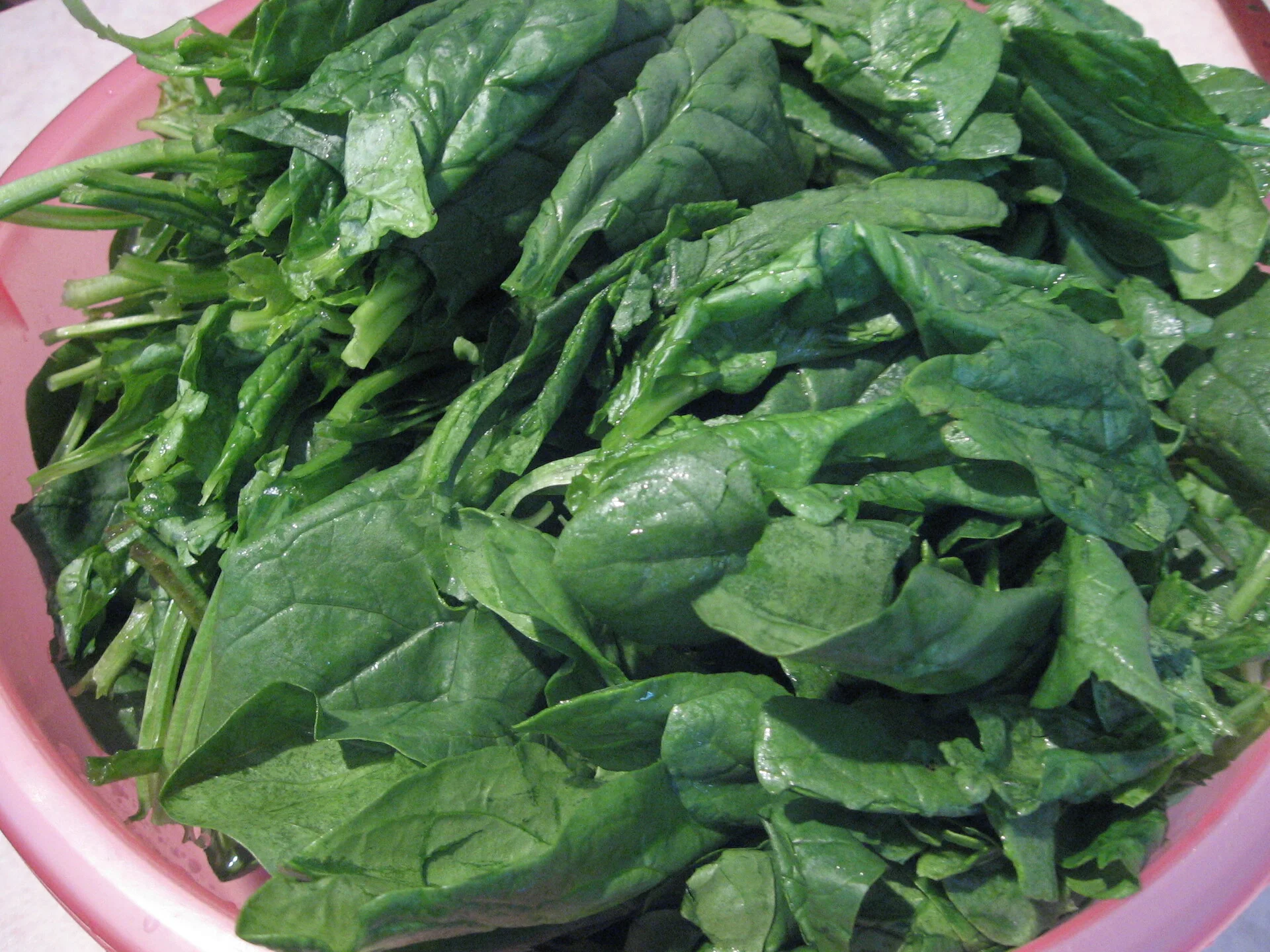 Spinach with sour cream sauce