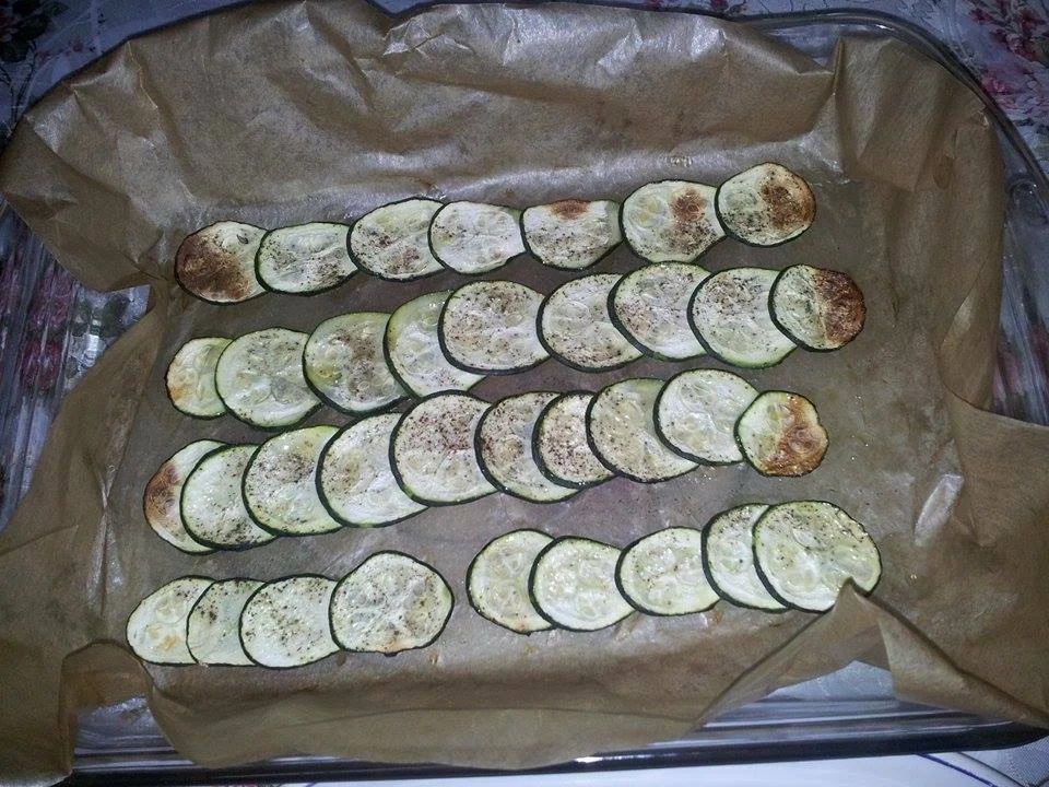 Baked zucchini chips