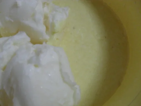 Yogurt crescent pastries