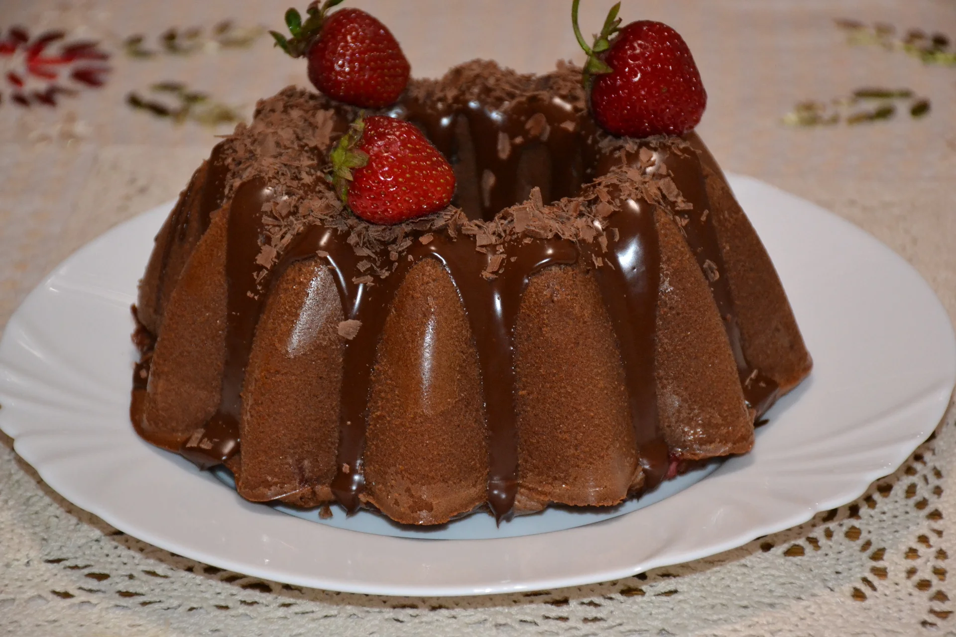 Guguluf with strawberries and chocolate
