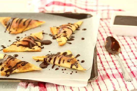 Baked Cherry Cheesecake Wontons with Chocolate Dipping Sauce