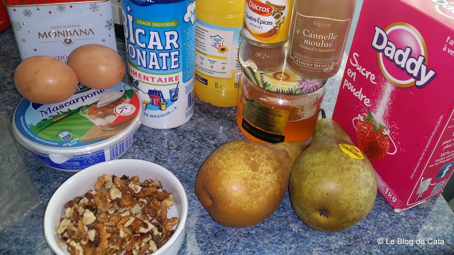 Gingerbread with pears