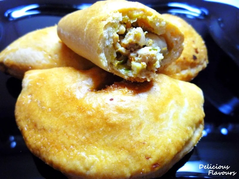 English pies with spicy filling