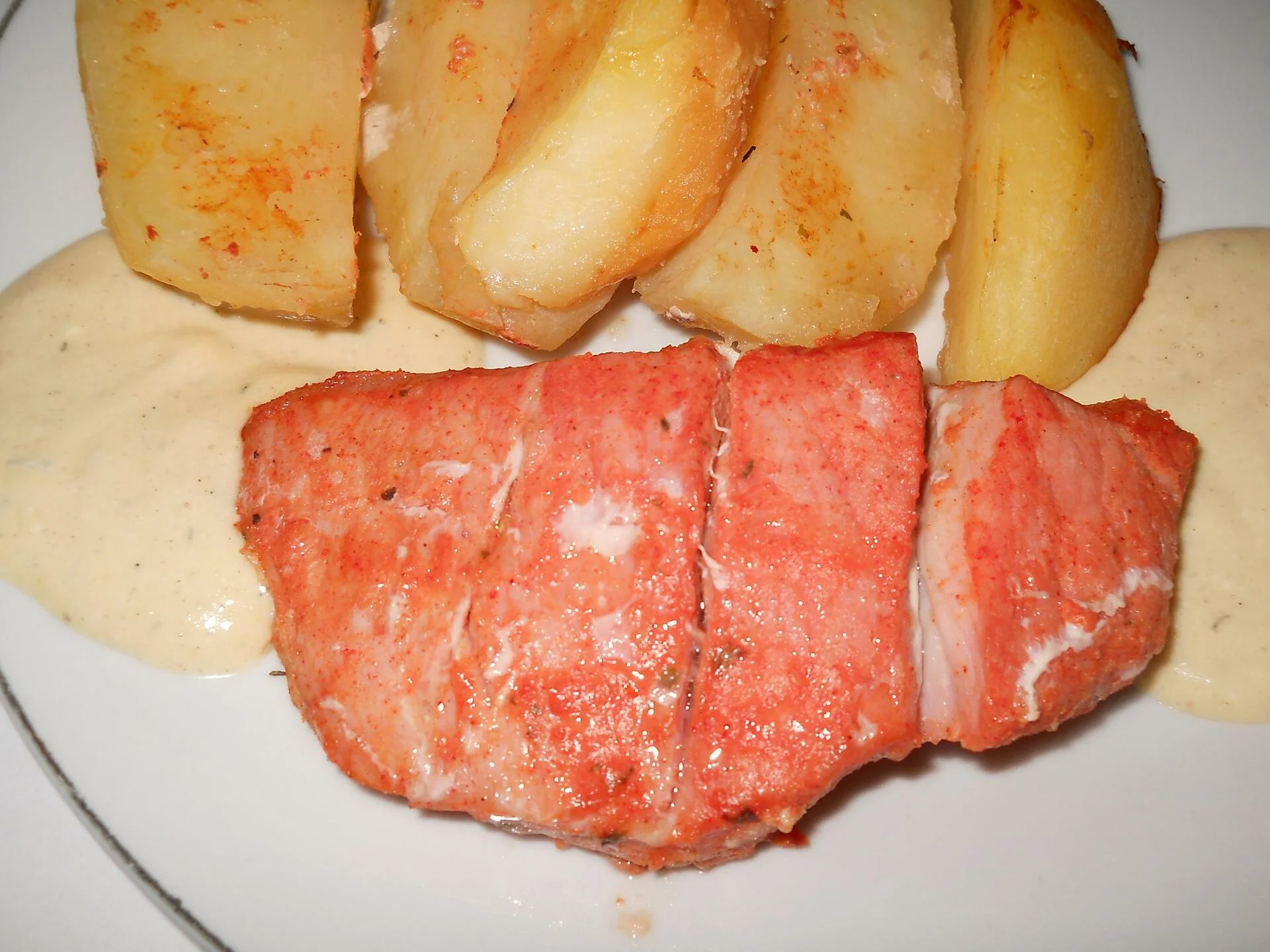 Oven-baked potatoes with pastrama