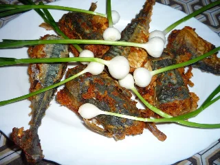 Marinated mackerel in Indian sauce, breaded and fried