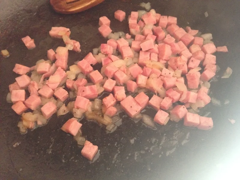 Pasta with ham and cream cheese