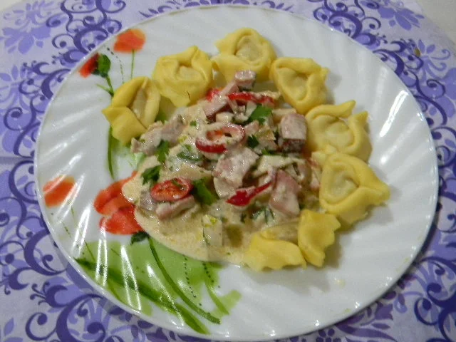 Tortellini with ham and wild mushrooms