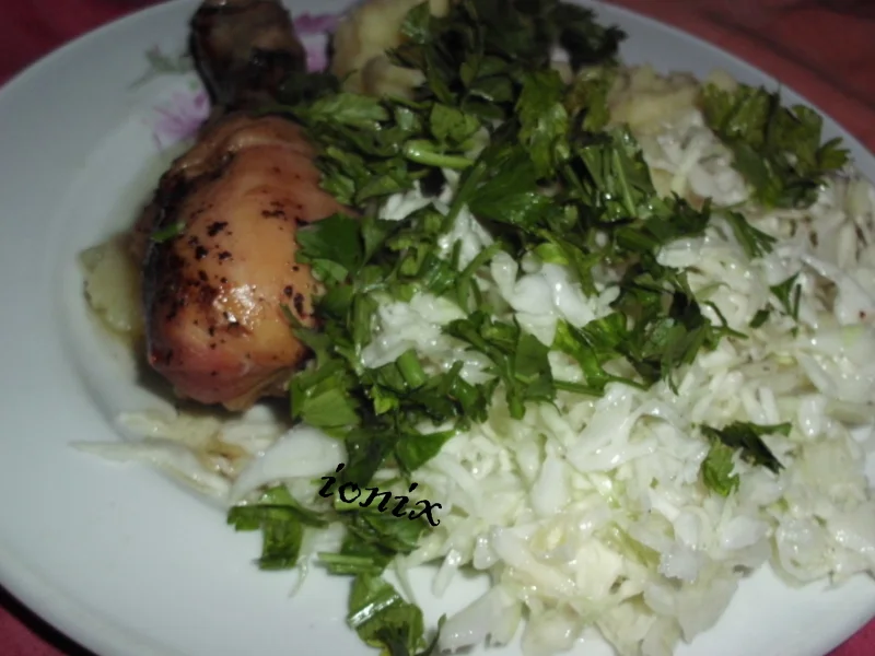 Oven-baked hammers with mashed potatoes and cabbage salad