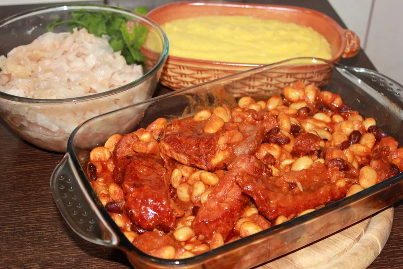 Mixed beans with homemade sausages and smoked ribs