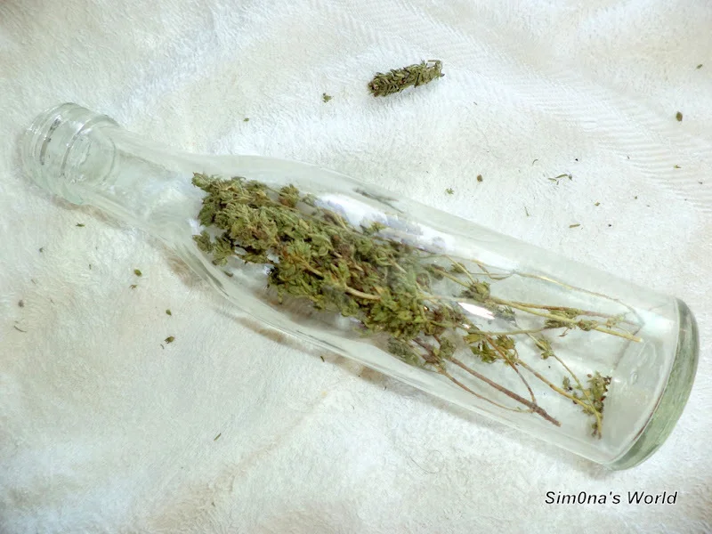 Olive oil with thyme flavor