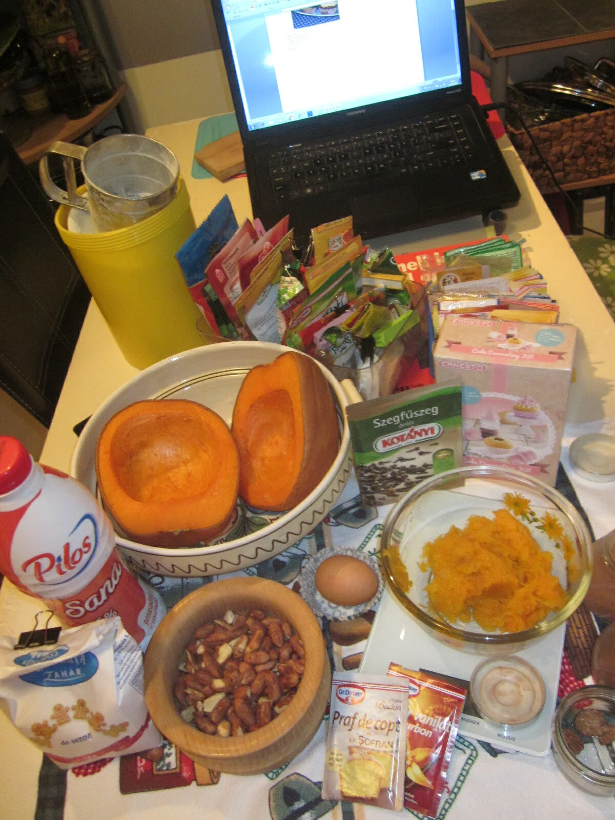 Pumpkin muffins with hazelnuts and cream cheese