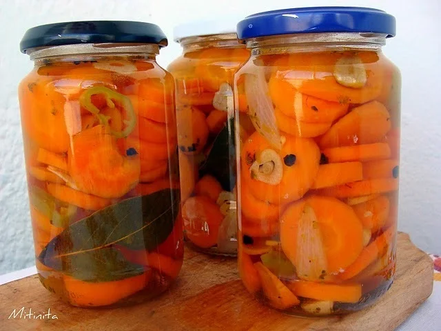Pickled carrots or spicy carrots in the Mexican style