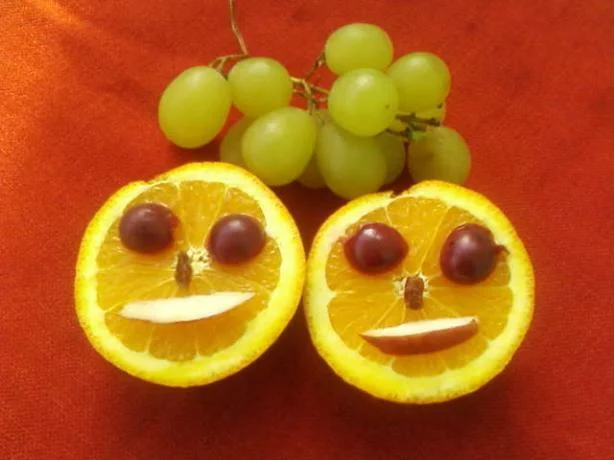 Happy Face Fruits or how to make your kids eat fruits