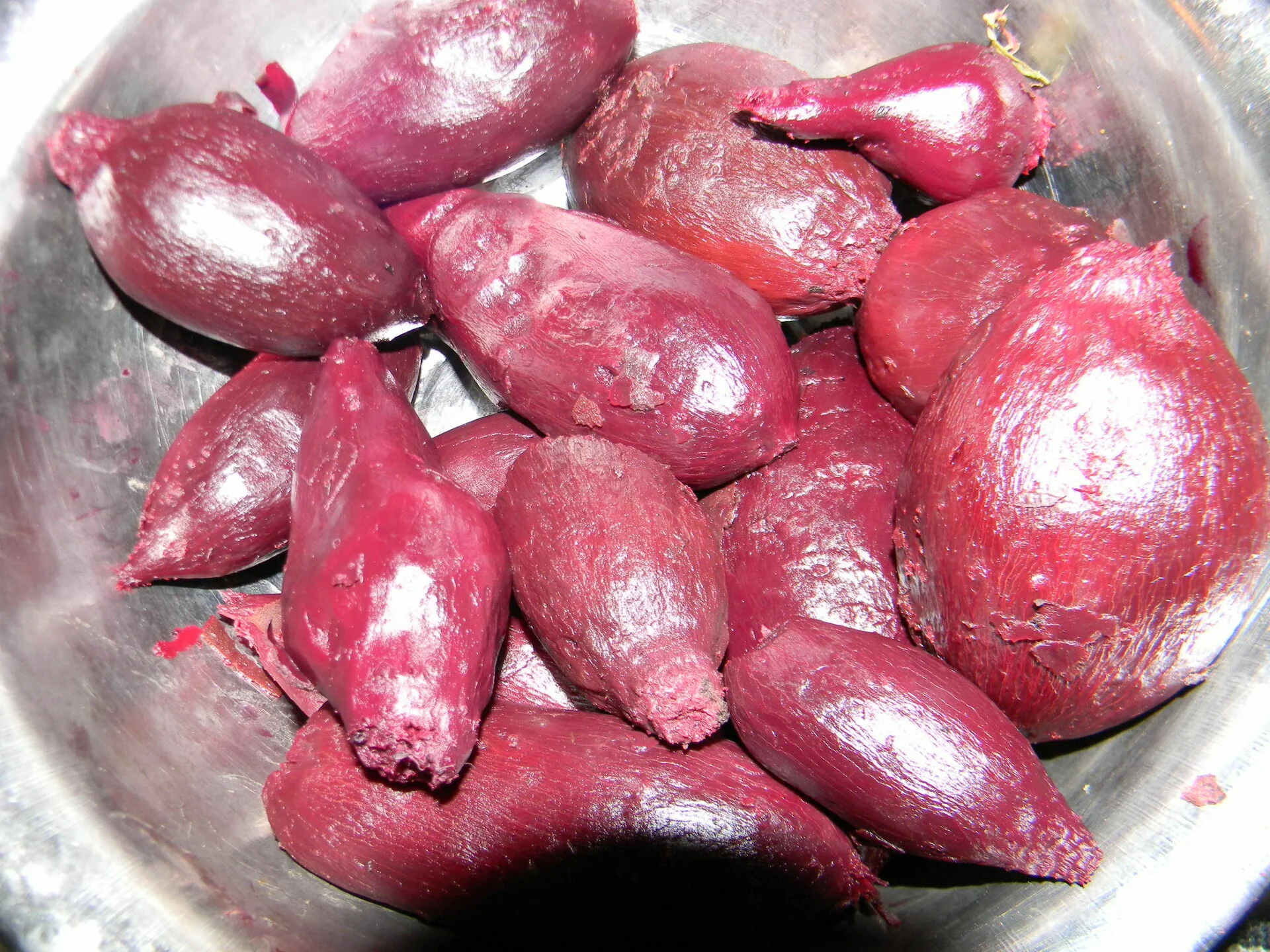 Beetroot salad with garlic