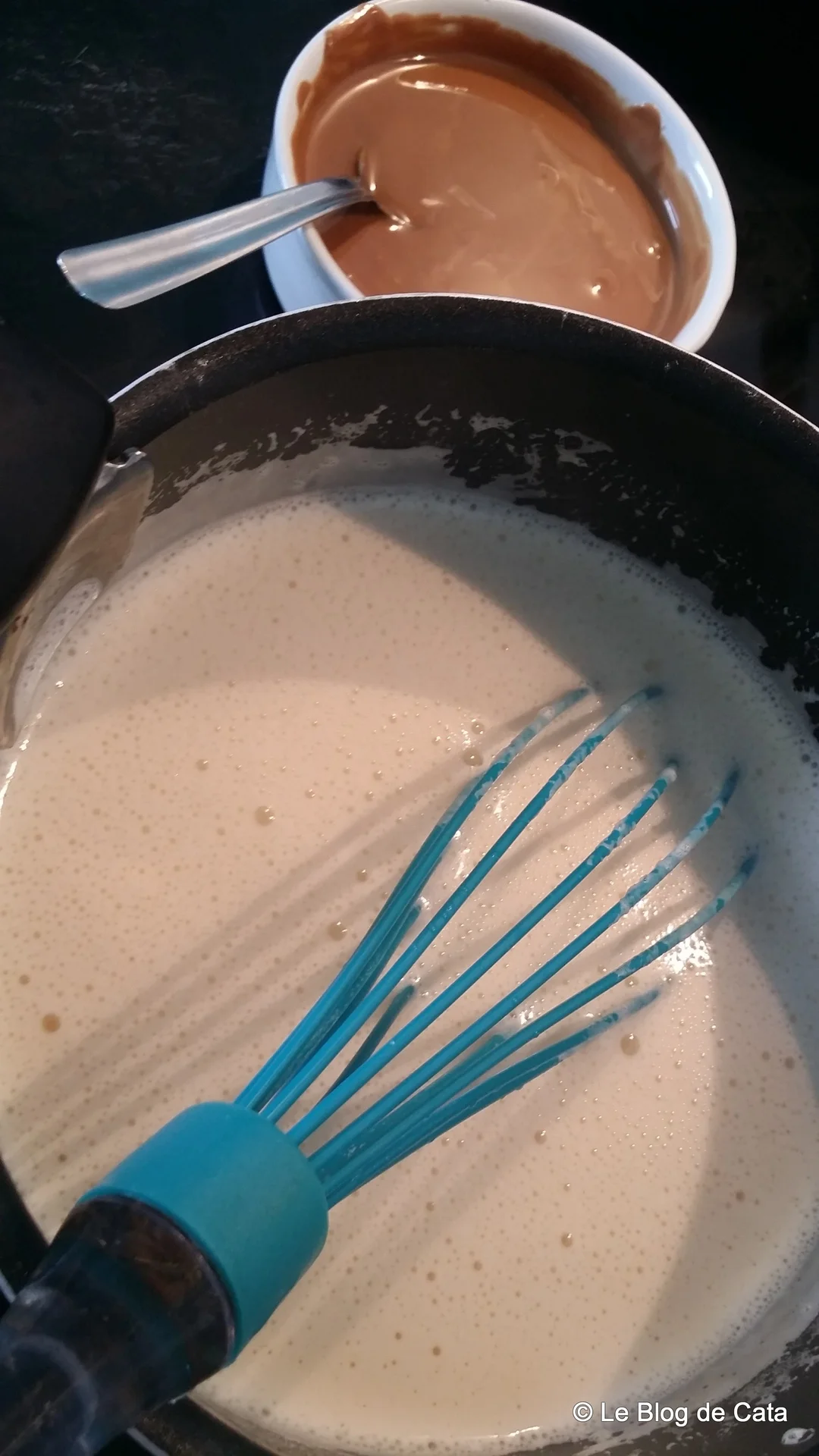 Mini choux with praline vanilla cream