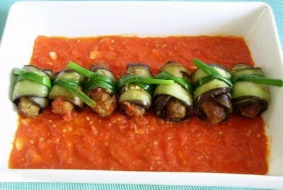Eggplant rolls in tomato sauce