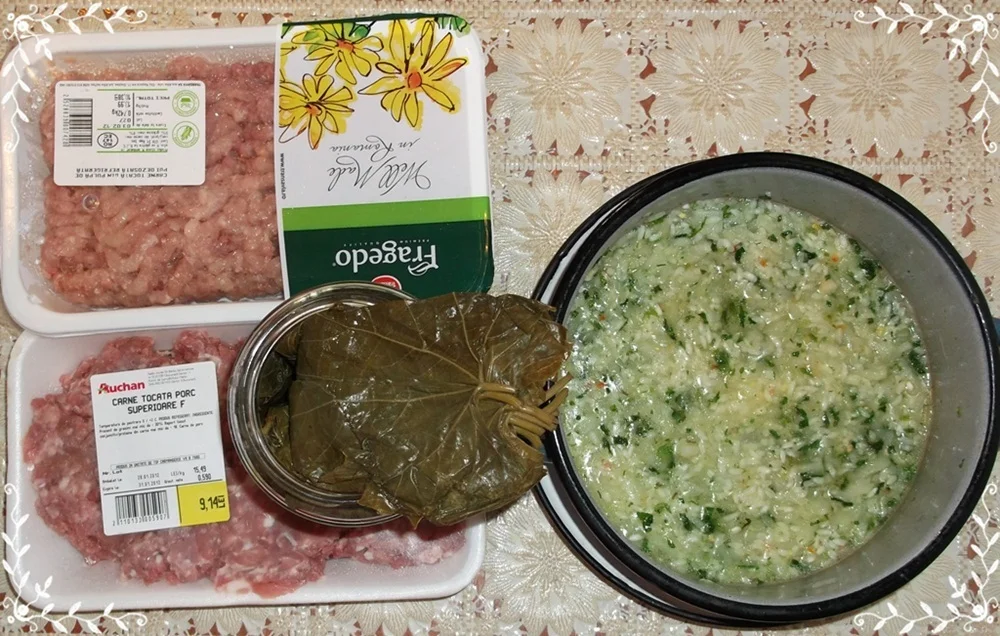 Stuffed grape leaves