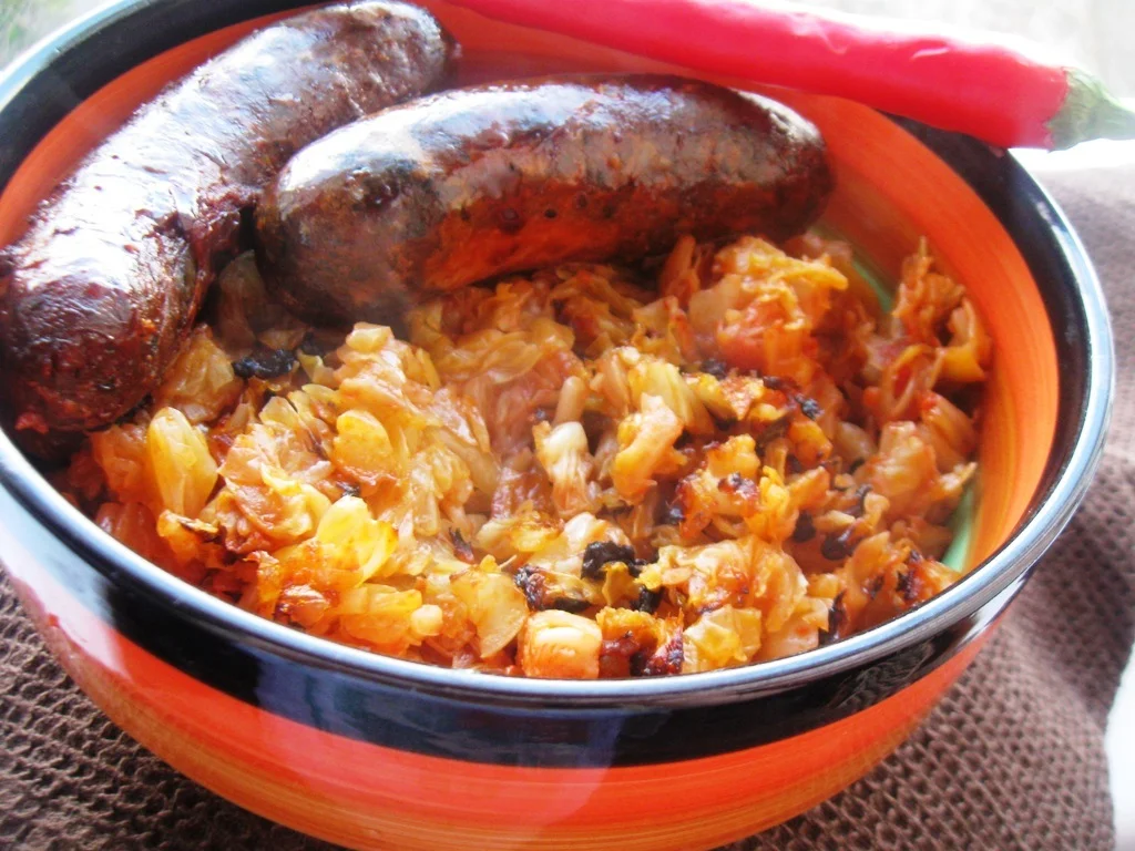 Sautéed cabbage with homemade sausages